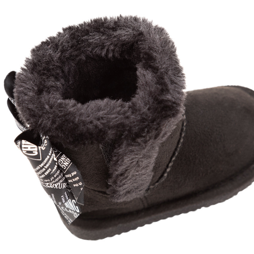 Botines forrados con lazo en la parte posterior para niña. 